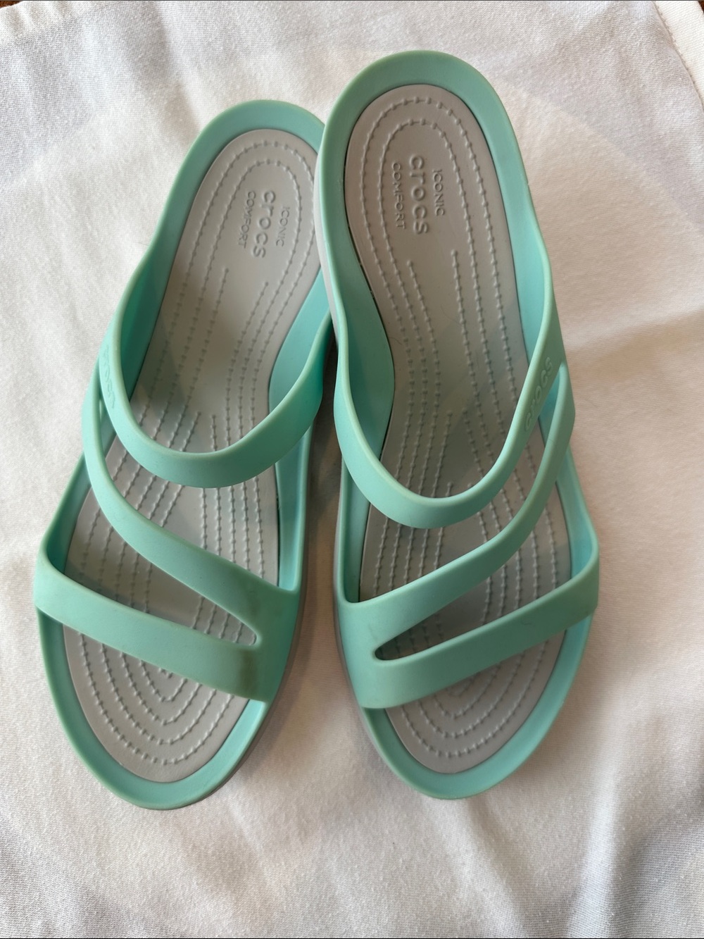 NWOT Retired Kadee II CROCS Women's Mint Green Dual-Strap Slide Sandals